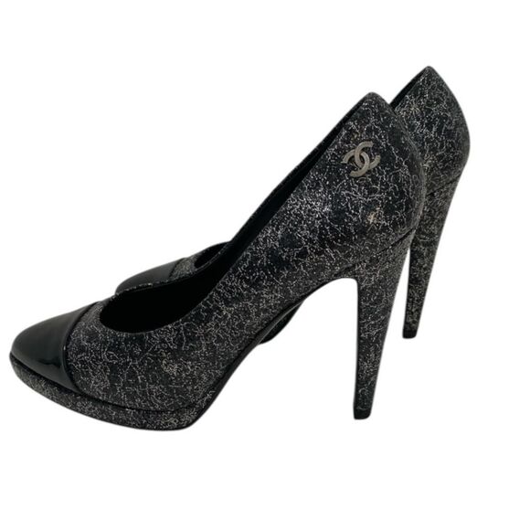 Chanel Escarpins Black & Silver Textured Leather Cap Toe CC Logo Pumps MSRP $895 - Picture 9 of 17
